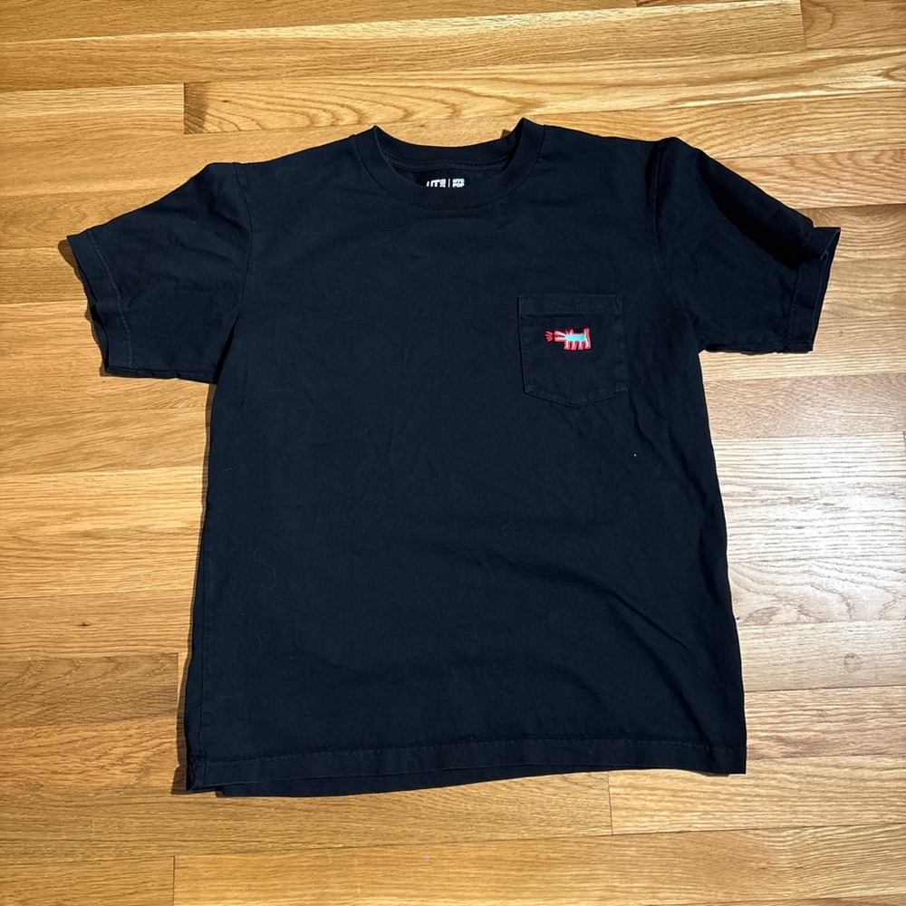 Uniqlo Men's Black Tee with Red Accent